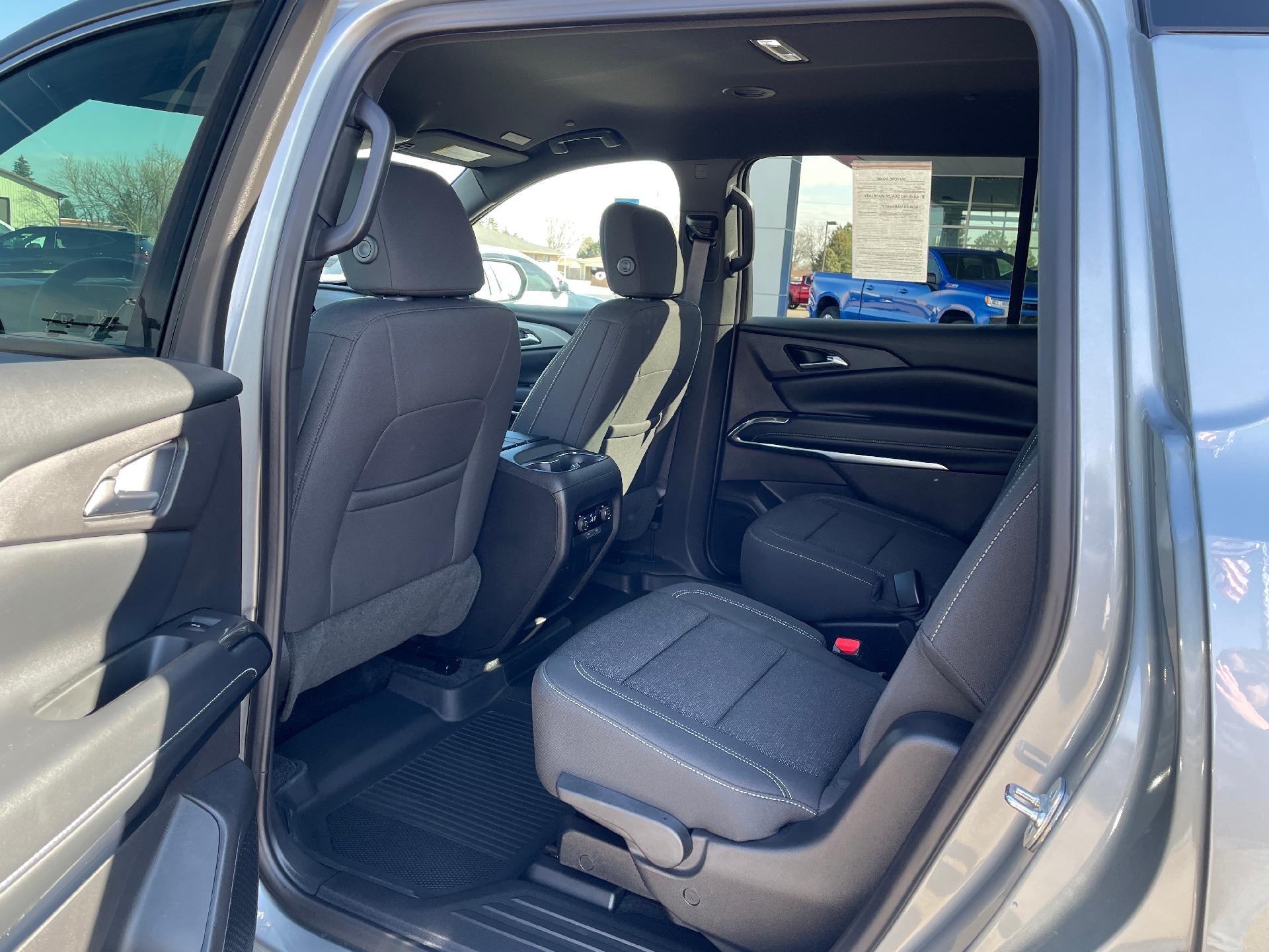 2025 Chevrolet Traverse LT w/2LT