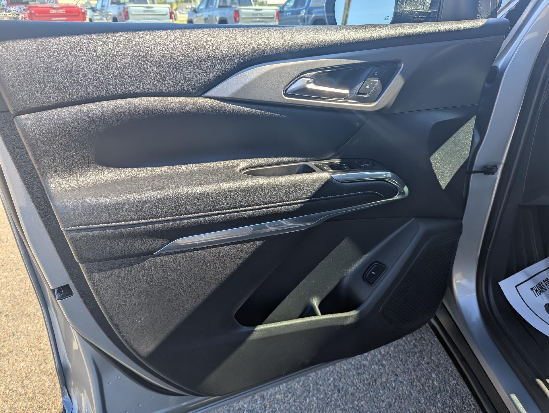 2025 Chevrolet Traverse LT w/2LT