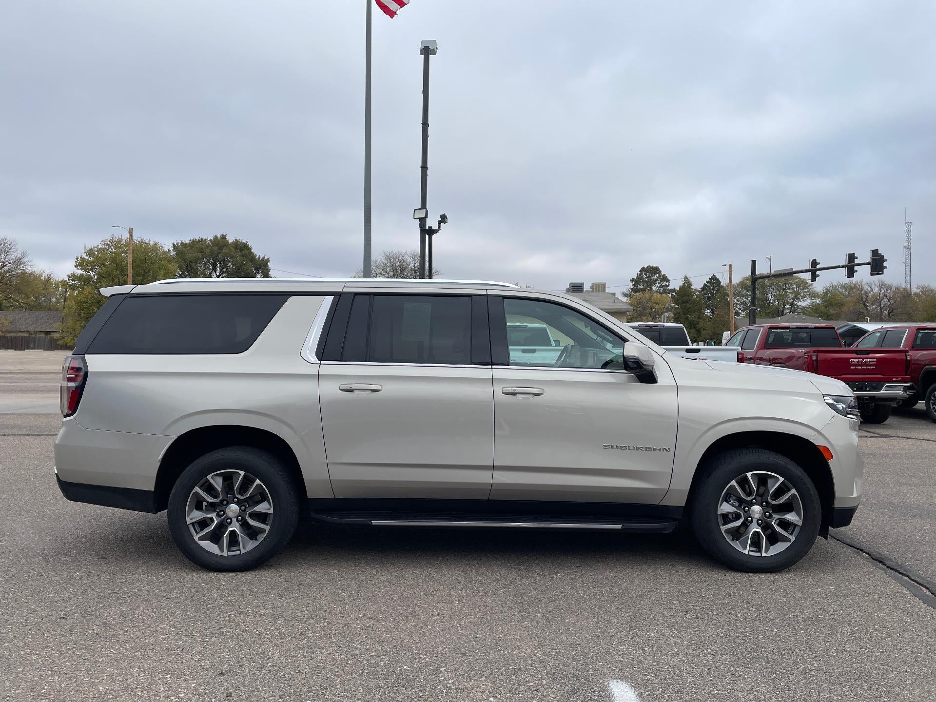 2022 Chevrolet Suburban 4WD LT