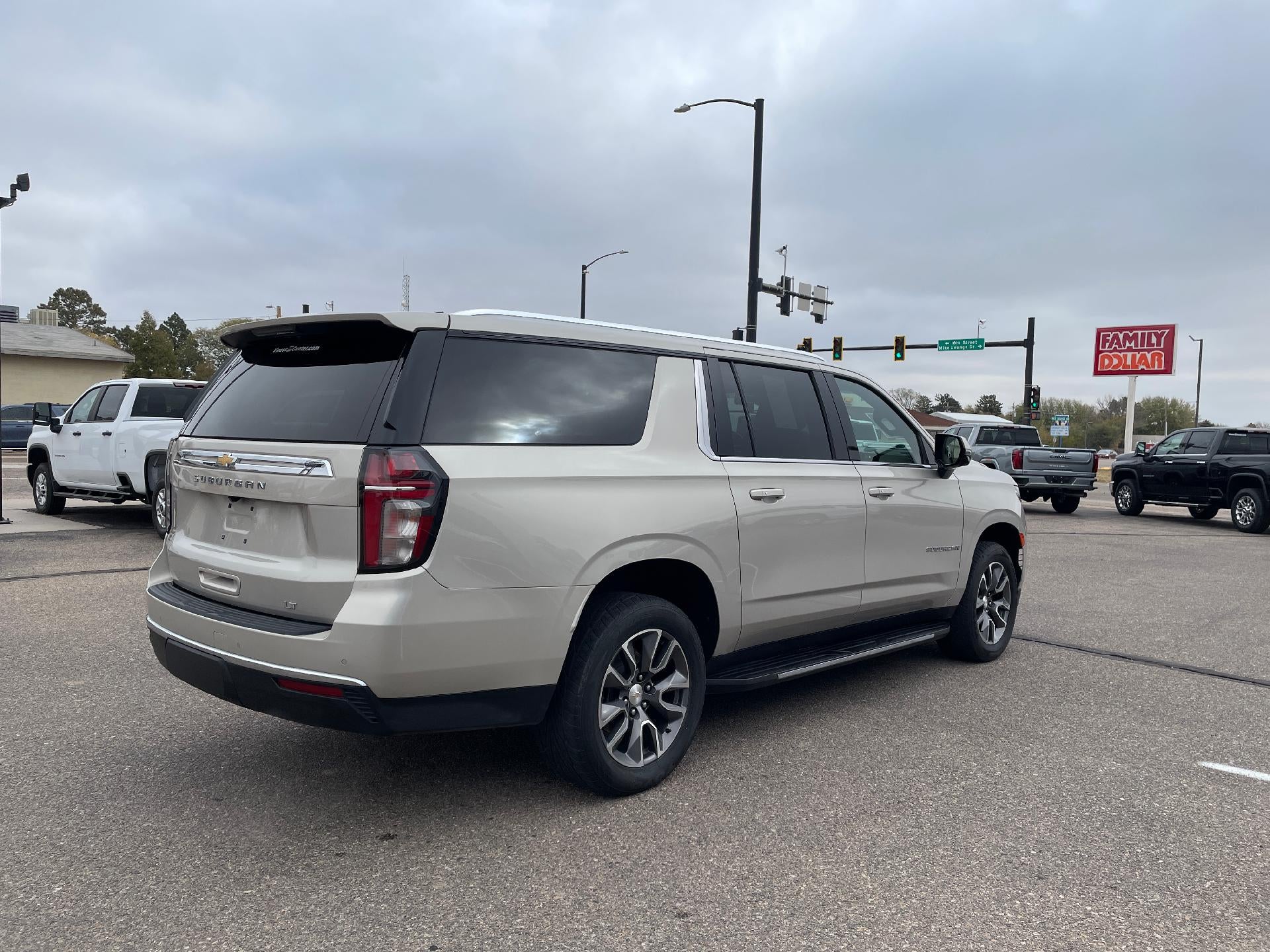 2022 Chevrolet Suburban 4WD LT