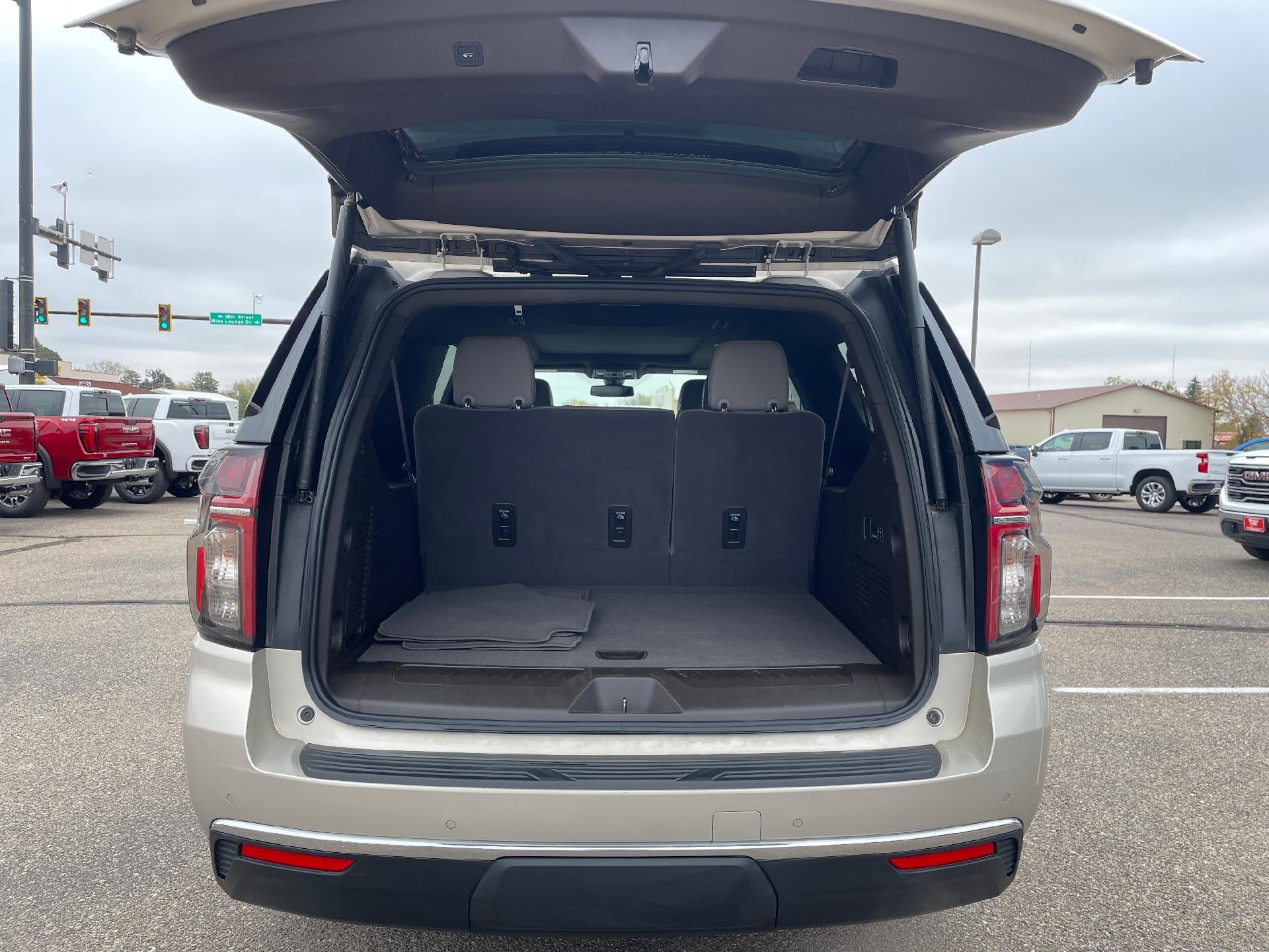 2022 Chevrolet Suburban 4WD LT