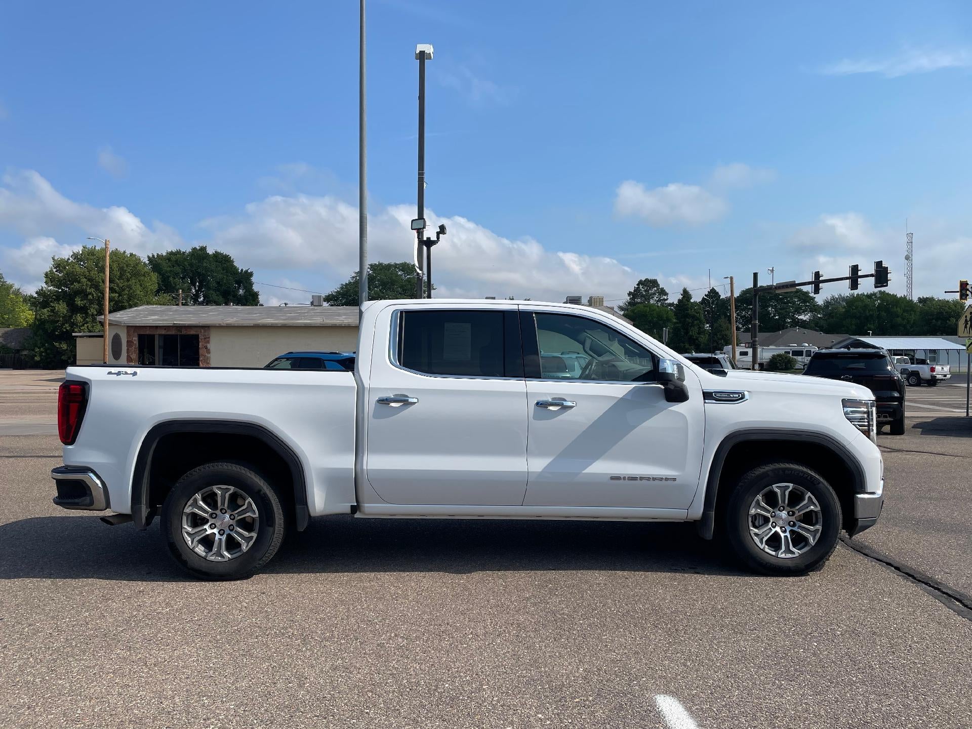 2025 GMC Sierra 1500 Crew Cab Short Box 4-Wheel Drive SLT